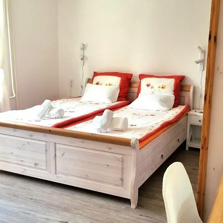 Haus Nadine - Balaton Guest house Szolad