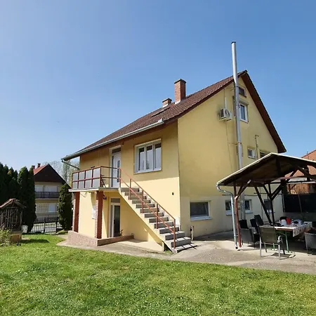Haus Nadine - Balaton 招待所 2*